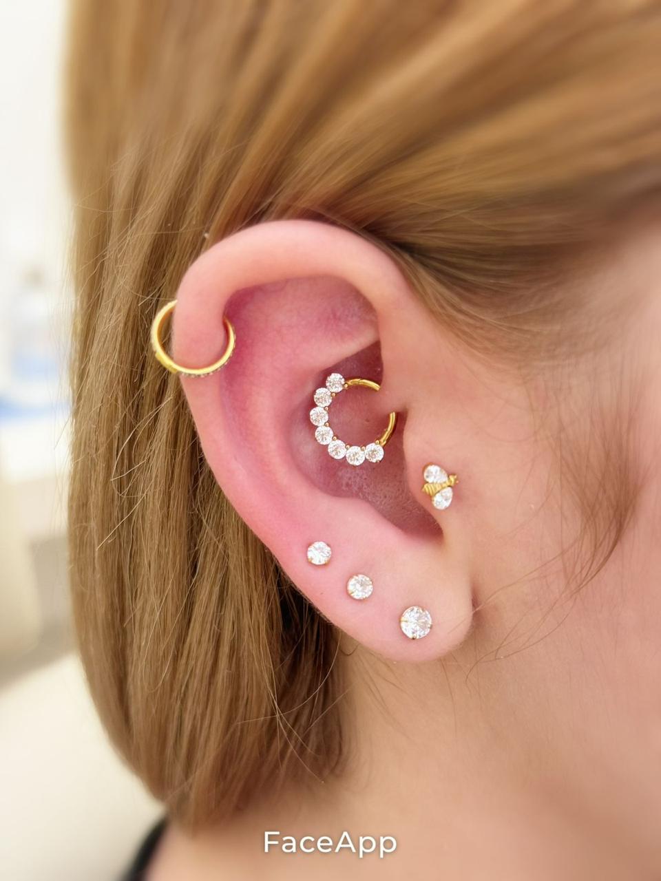 Projeto auricular personalizado — perfuração de piercing em titânio em Sete Lagoas